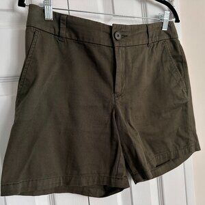LOFT Olive Green Tailored Shorts Size 6 Mid Rise Summer Staple